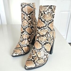 Lulus Snakeskin Western Block Heel Booties – Tan/Black – Size 6.5 Festival